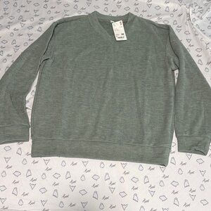 Uniqlo V-Neck Sweater in Sage Green